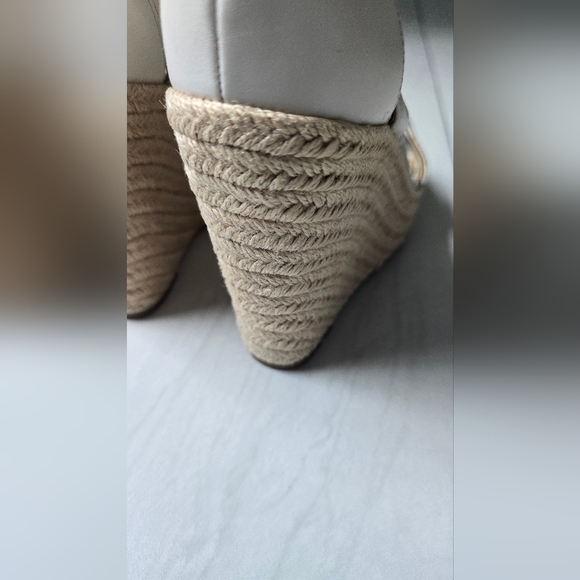 MICHAEL KORS Kimberly Logo and Leather Wedges Sandals Vanilla Cream Shoes Sz 7.5 - Picture 5 of 16
